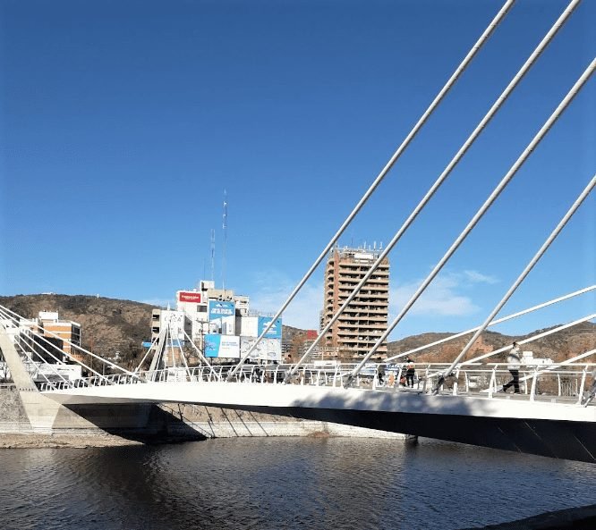 nuevo-puente-peatonal-centenario-villa-carlos-paz