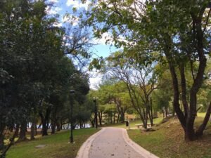 parque estancia la quinta villa carlos paz bosque de la poesia