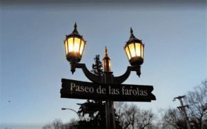 paseo de las farolas centro viejo en villa carlos paz}