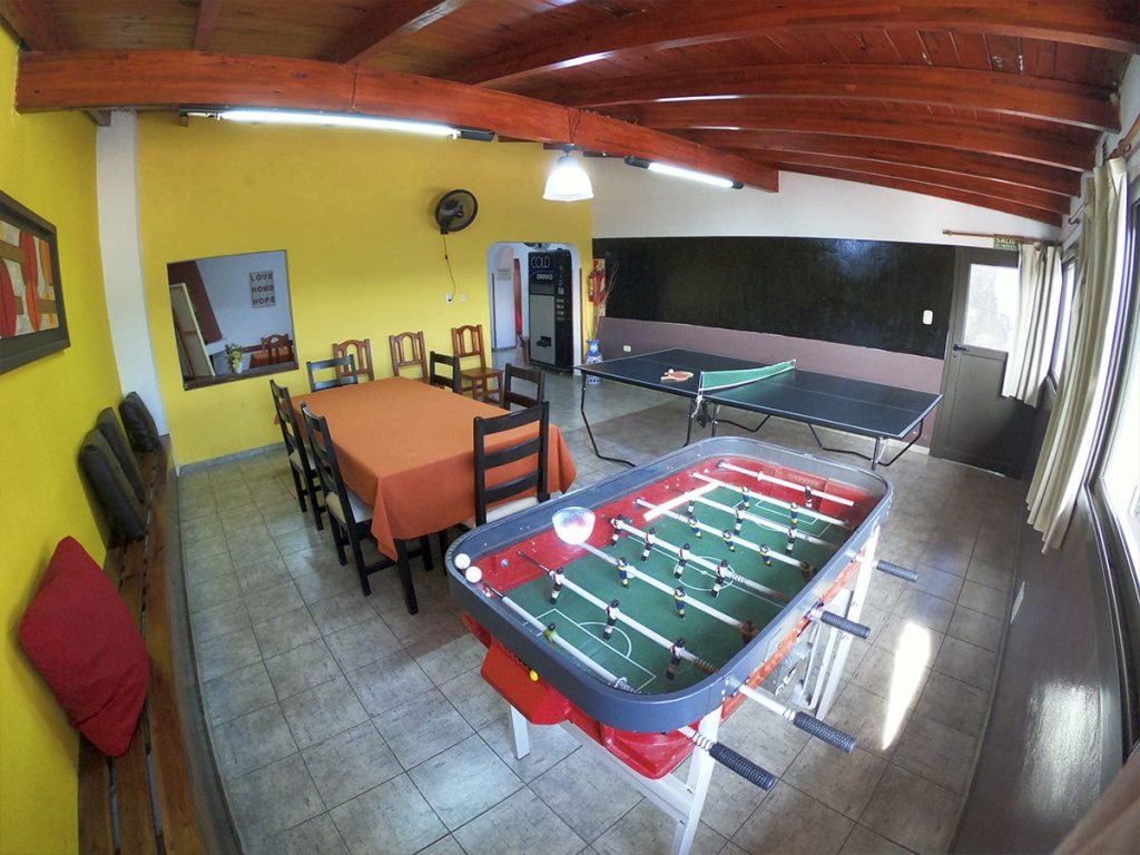 Hostel en Villa Carlos Paz salon-de-entretenimientos-hostel-carlos-paz