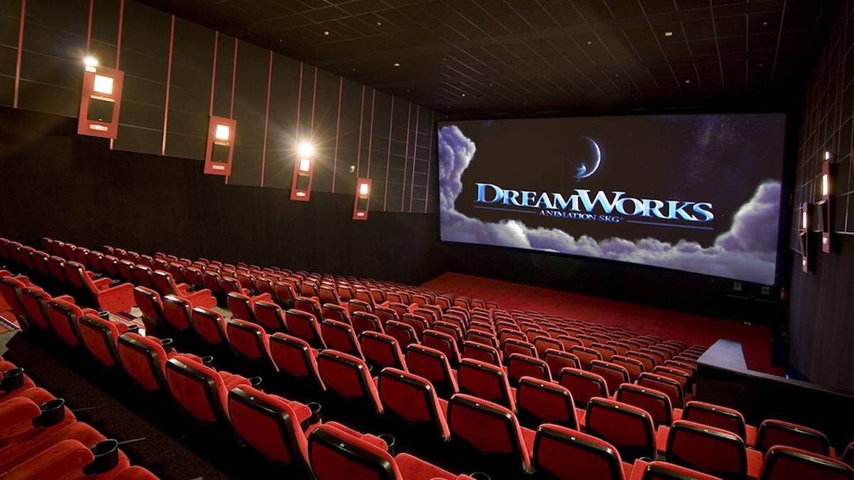 Holiday Cinema Teatro y Entretenimiento